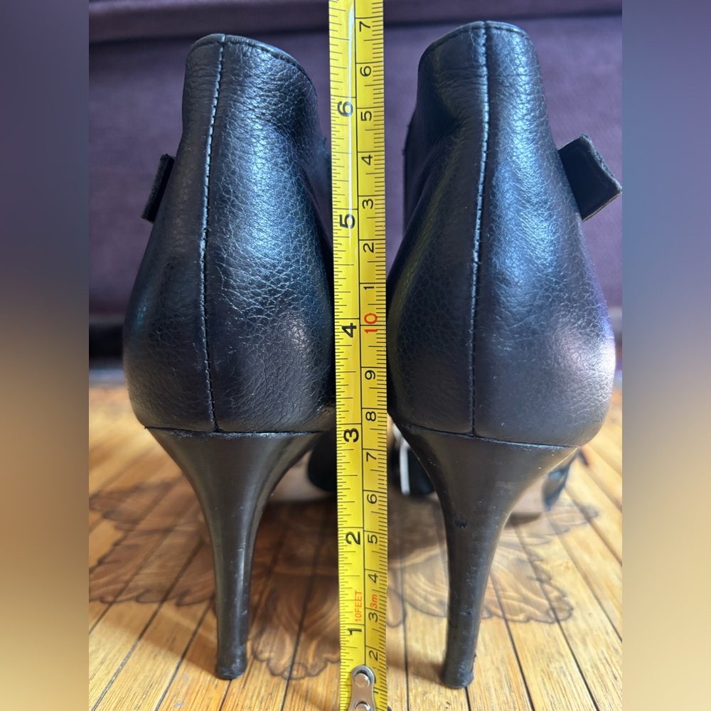 Pointy toe leather booties - Picture 8 of 13